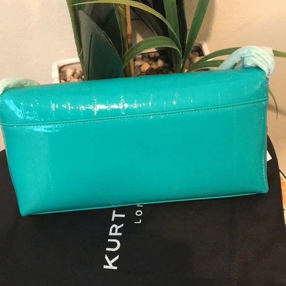 Kurt Geiger Landon Shoreditch Leather Envelope Clutch
KURT GEIGER LONDON - Picture 3 of 16